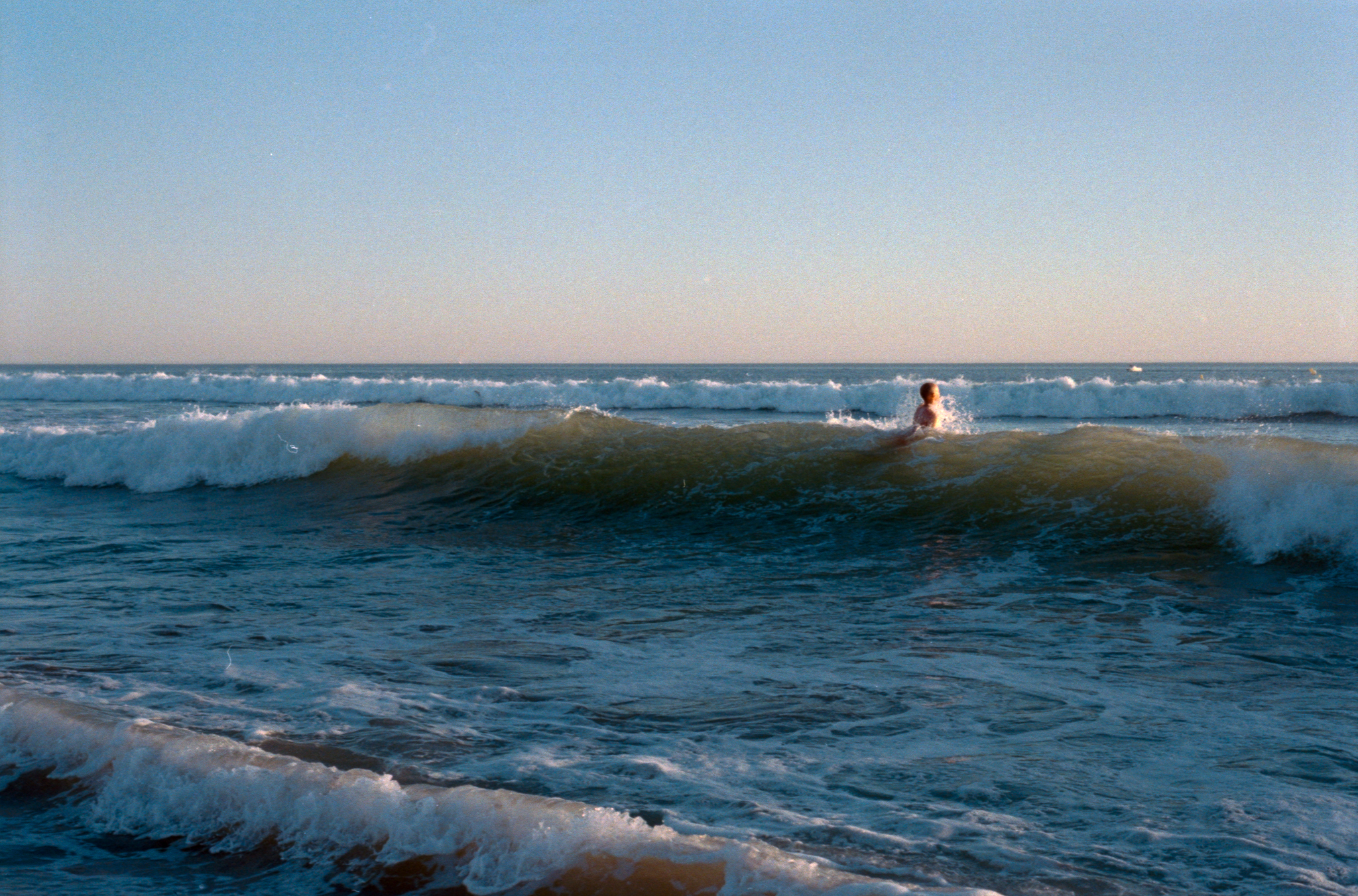 Waves breaking on a swimmer